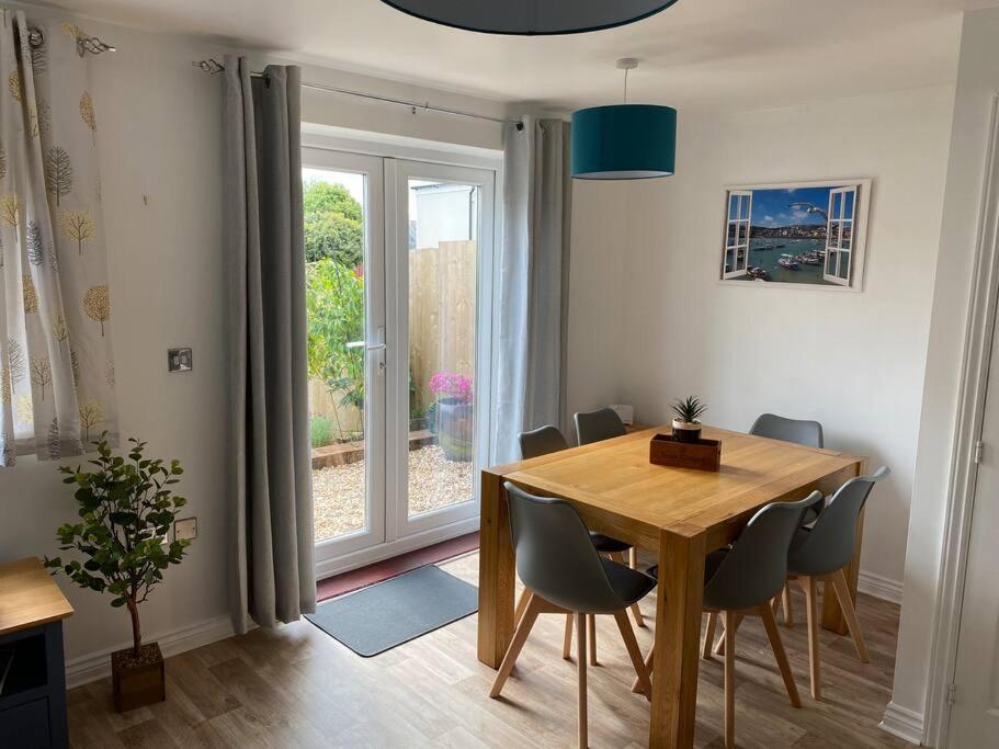 Stylish 3 Bed Home With Allocated Parking For 2 Liskeard Exterior foto